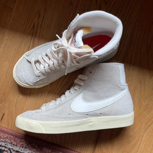 Women's Nike Blazer Mid '77 Vintage Sneaker - Picture 2 of 4